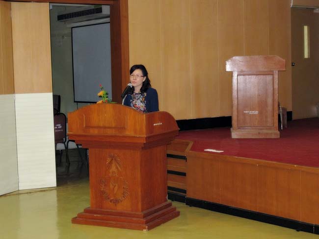 ผู้บริหาร อาจารย์ และบุคลากรคณะศึกษาศาสตร์ ร่วมต้อนรับคณะดูงานจากโรงเรียนบางสวรรค์วิทยาคม อ.พระแสง จ.สุราษฎร์ธานี ณ ห้องประชุมหอสมุด ชั้น 2 มหาวิทยาลัยทักษิณ วิทยาเขตสงขลา วันจันทร์ที่ 7 ตุลาคม 2556 ภาพที่ 24