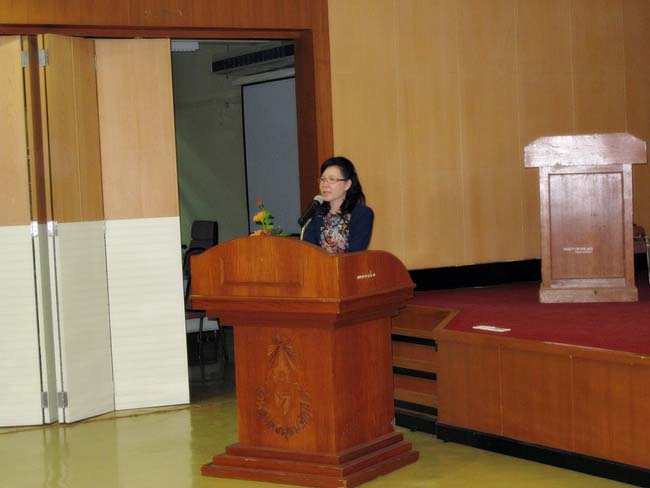 ผู้บริหาร อาจารย์ และบุคลากรคณะศึกษาศาสตร์ ร่วมต้อนรับคณะดูงานจากโรงเรียนบางสวรรค์วิทยาคม อ.พระแสง จ.สุราษฎร์ธานี ณ ห้องประชุมหอสมุด ชั้น 2 มหาวิทยาลัยทักษิณ วิทยาเขตสงขลา วันจันทร์ที่ 7 ตุลาคม 2556 ภาพที่ 25