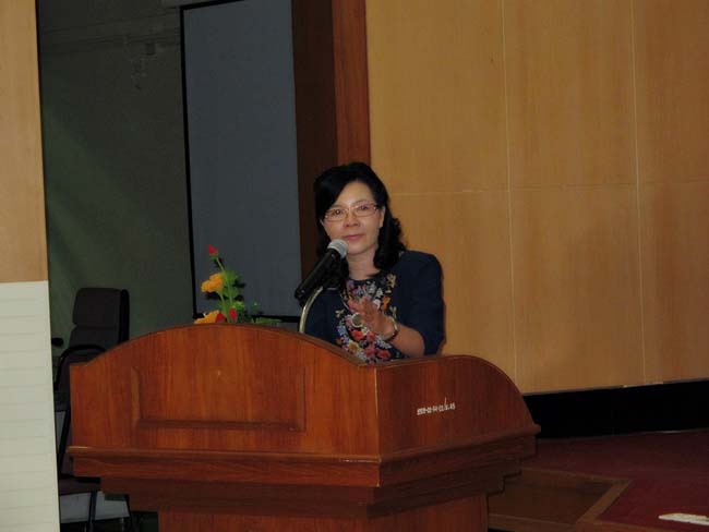 ผู้บริหาร อาจารย์ และบุคลากรคณะศึกษาศาสตร์ ร่วมต้อนรับคณะดูงานจากโรงเรียนบางสวรรค์วิทยาคม อ.พระแสง จ.สุราษฎร์ธานี ณ ห้องประชุมหอสมุด ชั้น 2 มหาวิทยาลัยทักษิณ วิทยาเขตสงขลา วันจันทร์ที่ 7 ตุลาคม 2556 ภาพที่ 26