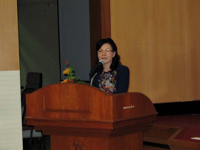 ผู้บริหาร อาจารย์ และบุคลากรคณะศึกษาศาสตร์ ร่วมต้อนรับคณะดูงานจากโรงเรียนบางสวรรค์วิทยาคม อ.พระแสง จ.สุราษฎร์ธานี ณ ห้องประชุมหอสมุด ชั้น 2 มหาวิทยาลัยทักษิณ วิทยาเขตสงขลา วันจันทร์ที่ 7 ตุลาคม 2556 ภาพที่ 27