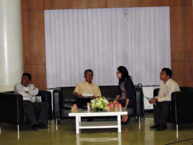 ผู้บริหาร อาจารย์ และบุคลากรคณะศึกษาศาสตร์ ร่วมต้อนรับคณะดูงานจากโรงเรียนบางสวรรค์วิทยาคม อ.พระแสง จ.สุราษฎร์ธานี ณ ห้องประชุมหอสมุด ชั้น 2 มหาวิทยาลัยทักษิณ วิทยาเขตสงขลา วันจันทร์ที่ 7 ตุลาคม 2556 ภาพที่ 41