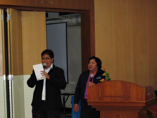 ผู้บริหาร อาจารย์ และบุคลากรคณะศึกษาศาสตร์ ร่วมต้อนรับคณะดูงานจากโรงเรียนบางสวรรค์วิทยาคม อ.พระแสง จ.สุราษฎร์ธานี ณ ห้องประชุมหอสมุด ชั้น 2 มหาวิทยาลัยทักษิณ วิทยาเขตสงขลา วันจันทร์ที่ 7 ตุลาคม 2556 ภาพที่ 43