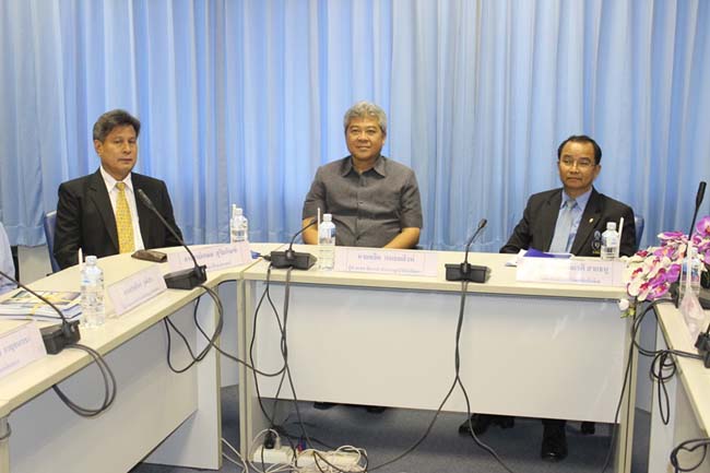 พิธีลงนามการทำสัญญานิสิตทุนมูลนิธิชัยพัฒนา วันพฤหัสบดีที่ 11 กรกฎาคม 2556 ณ ห้องประชุม SC216 อาคารคณะศึกษาศาสตร์ มหาวิทยาลัยทักษิณ วิทยาเขตสงขลา ภาพที่ 14
