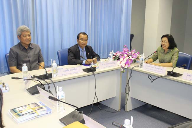 พิธีลงนามการทำสัญญานิสิตทุนมูลนิธิชัยพัฒนา วันพฤหัสบดีที่ 11 กรกฎาคม 2556 ณ ห้องประชุม SC216 อาคารคณะศึกษาศาสตร์ มหาวิทยาลัยทักษิณ วิทยาเขตสงขลา ภาพที่ 22