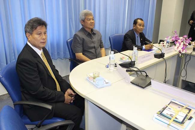 พิธีลงนามการทำสัญญานิสิตทุนมูลนิธิชัยพัฒนา วันพฤหัสบดีที่ 11 กรกฎาคม 2556 ณ ห้องประชุม SC216 อาคารคณะศึกษาศาสตร์ มหาวิทยาลัยทักษิณ วิทยาเขตสงขลา ภาพที่ 23