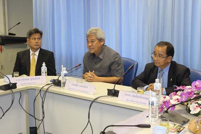 พิธีลงนามการทำสัญญานิสิตทุนมูลนิธิชัยพัฒนา วันพฤหัสบดีที่ 11 กรกฎาคม 2556 ณ ห้องประชุม SC216 อาคารคณะศึกษาศาสตร์ มหาวิทยาลัยทักษิณ วิทยาเขตสงขลา ภาพที่ 28