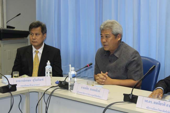 พิธีลงนามการทำสัญญานิสิตทุนมูลนิธิชัยพัฒนา วันพฤหัสบดีที่ 11 กรกฎาคม 2556 ณ ห้องประชุม SC216 อาคารคณะศึกษาศาสตร์ มหาวิทยาลัยทักษิณ วิทยาเขตสงขลา ภาพที่ 30