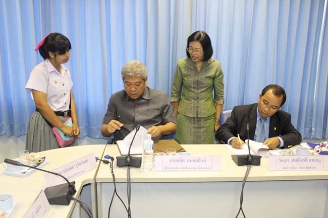 พิธีลงนามการทำสัญญานิสิตทุนมูลนิธิชัยพัฒนา วันพฤหัสบดีที่ 11 กรกฎาคม 2556 ณ ห้องประชุม SC216 อาคารคณะศึกษาศาสตร์ มหาวิทยาลัยทักษิณ วิทยาเขตสงขลา ภาพที่ 45