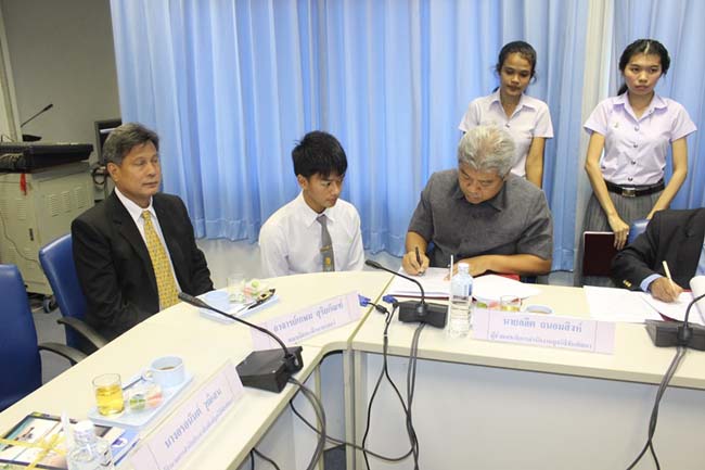 พิธีลงนามการทำสัญญานิสิตทุนมูลนิธิชัยพัฒนา วันพฤหัสบดีที่ 11 กรกฎาคม 2556 ณ ห้องประชุม SC216 อาคารคณะศึกษาศาสตร์ มหาวิทยาลัยทักษิณ วิทยาเขตสงขลา ภาพที่ 50