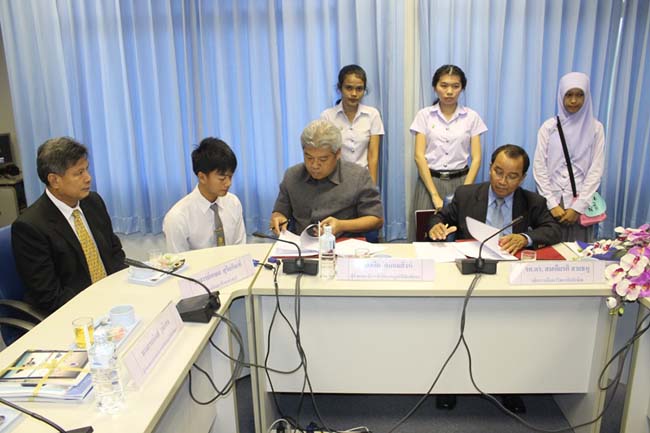 พิธีลงนามการทำสัญญานิสิตทุนมูลนิธิชัยพัฒนา วันพฤหัสบดีที่ 11 กรกฎาคม 2556 ณ ห้องประชุม SC216 อาคารคณะศึกษาศาสตร์ มหาวิทยาลัยทักษิณ วิทยาเขตสงขลา ภาพที่ 51