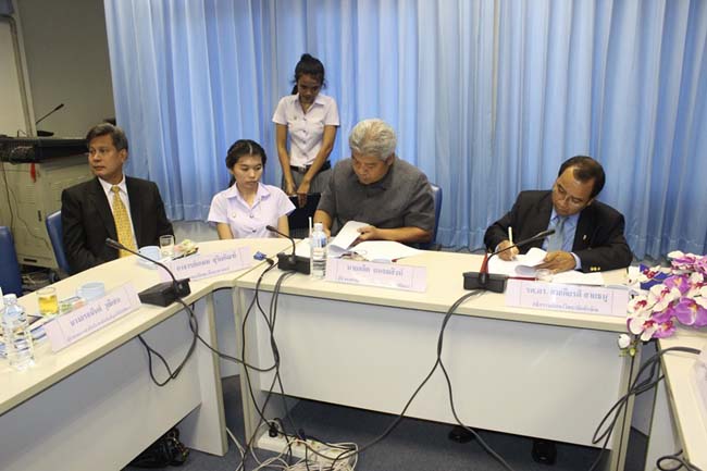 พิธีลงนามการทำสัญญานิสิตทุนมูลนิธิชัยพัฒนา วันพฤหัสบดีที่ 11 กรกฎาคม 2556 ณ ห้องประชุม SC216 อาคารคณะศึกษาศาสตร์ มหาวิทยาลัยทักษิณ วิทยาเขตสงขลา ภาพที่ 54