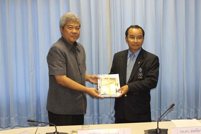 พิธีลงนามการทำสัญญานิสิตทุนมูลนิธิชัยพัฒนา วันพฤหัสบดีที่ 11 กรกฎาคม 2556 ณ ห้องประชุม SC216 อาคารคณะศึกษาศาสตร์ มหาวิทยาลัยทักษิณ วิทยาเขตสงขลา ภาพที่ 59