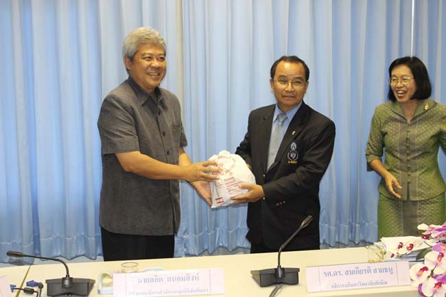 พิธีลงนามการทำสัญญานิสิตทุนมูลนิธิชัยพัฒนา วันพฤหัสบดีที่ 11 กรกฎาคม 2556 ณ ห้องประชุม SC216 อาคารคณะศึกษาศาสตร์ มหาวิทยาลัยทักษิณ วิทยาเขตสงขลา ภาพที่ 61