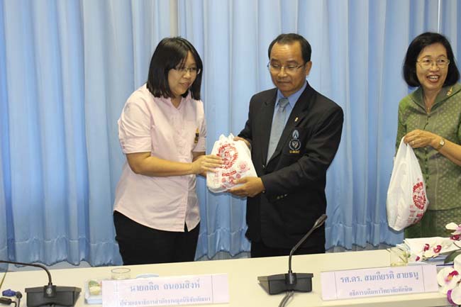 พิธีลงนามการทำสัญญานิสิตทุนมูลนิธิชัยพัฒนา วันพฤหัสบดีที่ 11 กรกฎาคม 2556 ณ ห้องประชุม SC216 อาคารคณะศึกษาศาสตร์ มหาวิทยาลัยทักษิณ วิทยาเขตสงขลา ภาพที่ 62