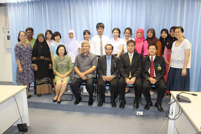 พิธีลงนามการทำสัญญานิสิตทุนมูลนิธิชัยพัฒนา วันพฤหัสบดีที่ 11 กรกฎาคม 2556 ณ ห้องประชุม SC216 อาคารคณะศึกษาศาสตร์ มหาวิทยาลัยทักษิณ วิทยาเขตสงขลา ภาพที่ 67