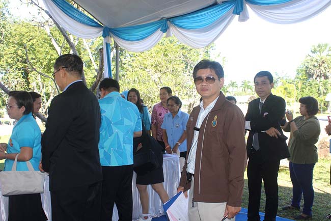 มหกรรมแลกเปลี่ยนเรียนรู้โครงการยกระดับคุณภาพครูทั้งระบบโดยใช้กระบวนการสร้างระบบพี่เลี้ยง ( Coaching and Mentoring ) วันศุกร์ที่ 11 ตุลาคม 2556 ณ มหาวิทยาลัยทักษิณ วิทยาเขตสงขลา ภาพที่ 143