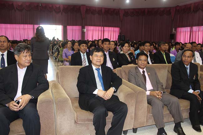มหกรรมแลกเปลี่ยนเรียนรู้โครงการยกระดับคุณภาพครูทั้งระบบโดยใช้กระบวนการสร้างระบบพี่เลี้ยง ( Coaching and Mentoring ) วันศุกร์ที่ 11 ตุลาคม 2556 ณ มหาวิทยาลัยทักษิณ วิทยาเขตสงขลา ภาพที่ 176