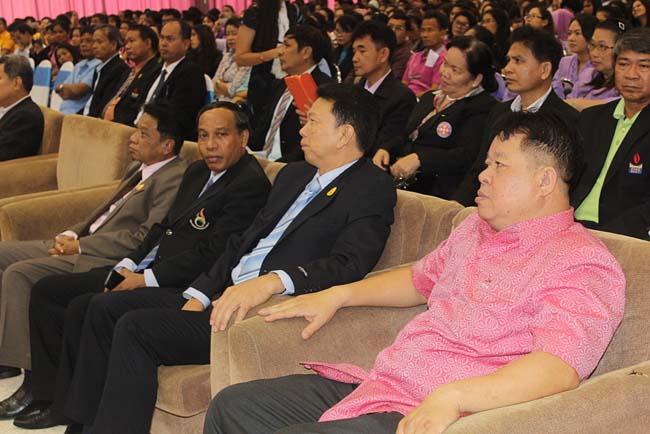 มหกรรมแลกเปลี่ยนเรียนรู้โครงการยกระดับคุณภาพครูทั้งระบบโดยใช้กระบวนการสร้างระบบพี่เลี้ยง ( Coaching and Mentoring ) วันศุกร์ที่ 11 ตุลาคม 2556 ณ มหาวิทยาลัยทักษิณ วิทยาเขตสงขลา ภาพที่ 186