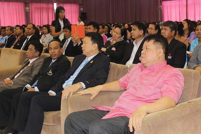 มหกรรมแลกเปลี่ยนเรียนรู้โครงการยกระดับคุณภาพครูทั้งระบบโดยใช้กระบวนการสร้างระบบพี่เลี้ยง ( Coaching and Mentoring ) วันศุกร์ที่ 11 ตุลาคม 2556 ณ มหาวิทยาลัยทักษิณ วิทยาเขตสงขลา ภาพที่ 187