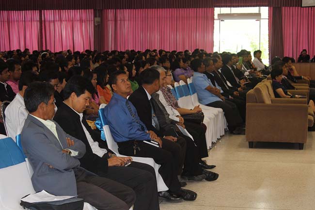 มหกรรมแลกเปลี่ยนเรียนรู้โครงการยกระดับคุณภาพครูทั้งระบบโดยใช้กระบวนการสร้างระบบพี่เลี้ยง ( Coaching and Mentoring ) วันศุกร์ที่ 11 ตุลาคม 2556 ณ มหาวิทยาลัยทักษิณ วิทยาเขตสงขลา ภาพที่ 193