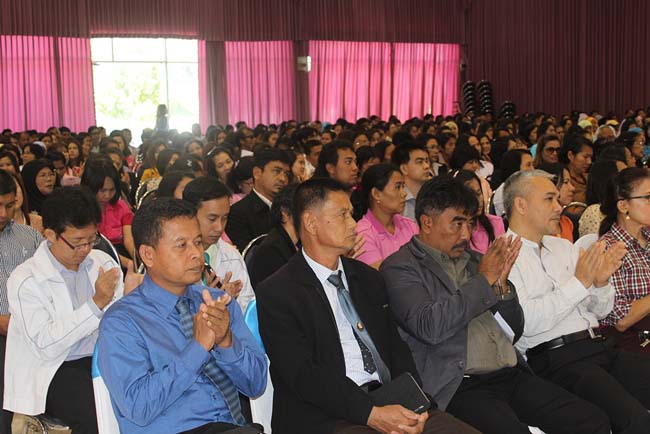 มหกรรมแลกเปลี่ยนเรียนรู้โครงการยกระดับคุณภาพครูทั้งระบบโดยใช้กระบวนการสร้างระบบพี่เลี้ยง ( Coaching and Mentoring ) วันศุกร์ที่ 11 ตุลาคม 2556 ณ มหาวิทยาลัยทักษิณ วิทยาเขตสงขลา ภาพที่ 199