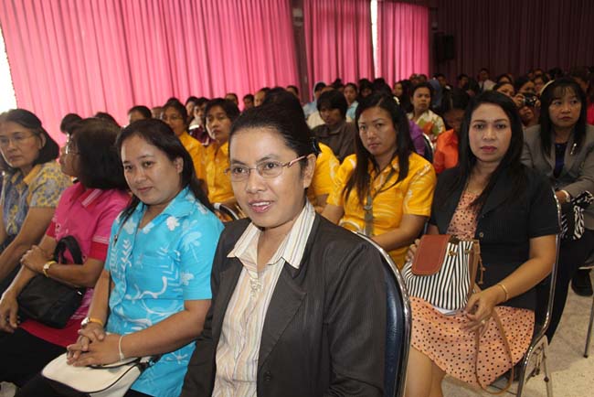 มหกรรมแลกเปลี่ยนเรียนรู้โครงการยกระดับคุณภาพครูทั้งระบบโดยใช้กระบวนการสร้างระบบพี่เลี้ยง ( Coaching and Mentoring ) วันศุกร์ที่ 11 ตุลาคม 2556 ณ มหาวิทยาลัยทักษิณ วิทยาเขตสงขลา ภาพที่ 210