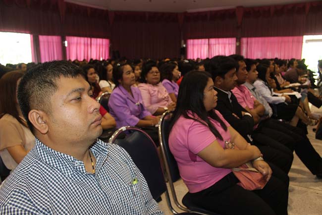 มหกรรมแลกเปลี่ยนเรียนรู้โครงการยกระดับคุณภาพครูทั้งระบบโดยใช้กระบวนการสร้างระบบพี่เลี้ยง ( Coaching and Mentoring ) วันศุกร์ที่ 11 ตุลาคม 2556 ณ มหาวิทยาลัยทักษิณ วิทยาเขตสงขลา ภาพที่ 212