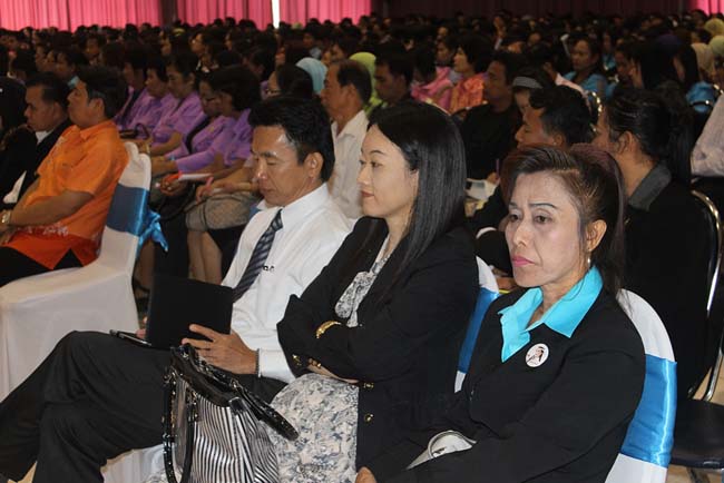 มหกรรมแลกเปลี่ยนเรียนรู้โครงการยกระดับคุณภาพครูทั้งระบบโดยใช้กระบวนการสร้างระบบพี่เลี้ยง ( Coaching and Mentoring ) วันศุกร์ที่ 11 ตุลาคม 2556 ณ มหาวิทยาลัยทักษิณ วิทยาเขตสงขลา ภาพที่ 244