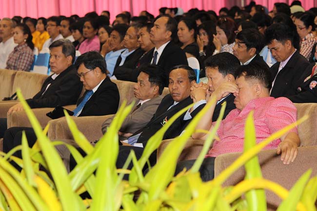 มหกรรมแลกเปลี่ยนเรียนรู้โครงการยกระดับคุณภาพครูทั้งระบบโดยใช้กระบวนการสร้างระบบพี่เลี้ยง ( Coaching and Mentoring ) วันศุกร์ที่ 11 ตุลาคม 2556 ณ มหาวิทยาลัยทักษิณ วิทยาเขตสงขลา ภาพที่ 252