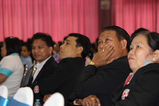 มหกรรมแลกเปลี่ยนเรียนรู้โครงการยกระดับคุณภาพครูทั้งระบบโดยใช้กระบวนการสร้างระบบพี่เลี้ยง ( Coaching and Mentoring ) วันศุกร์ที่ 11 ตุลาคม 2556 ณ มหาวิทยาลัยทักษิณ วิทยาเขตสงขลา ภาพที่ 276