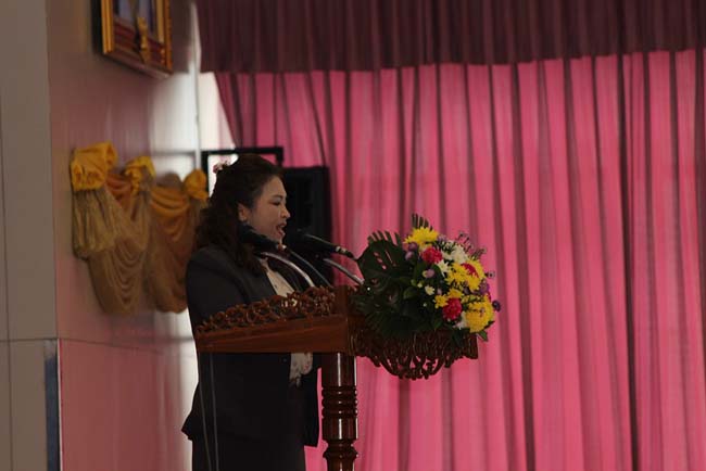 มหกรรมแลกเปลี่ยนเรียนรู้โครงการยกระดับคุณภาพครูทั้งระบบโดยใช้กระบวนการสร้างระบบพี่เลี้ยง ( Coaching and Mentoring ) วันศุกร์ที่ 11 ตุลาคม 2556 ณ มหาวิทยาลัยทักษิณ วิทยาเขตสงขลา ภาพที่ 277