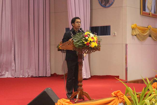 มหกรรมแลกเปลี่ยนเรียนรู้โครงการยกระดับคุณภาพครูทั้งระบบโดยใช้กระบวนการสร้างระบบพี่เลี้ยง ( Coaching and Mentoring ) วันศุกร์ที่ 11 ตุลาคม 2556 ณ มหาวิทยาลัยทักษิณ วิทยาเขตสงขลา ภาพที่ 324