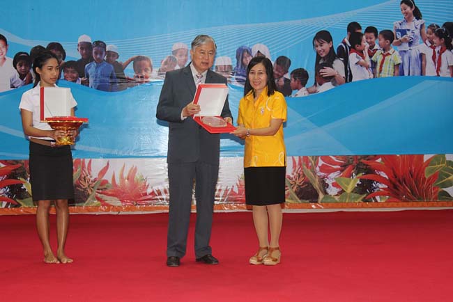 มหกรรมแลกเปลี่ยนเรียนรู้โครงการยกระดับคุณภาพครูทั้งระบบโดยใช้กระบวนการสร้างระบบพี่เลี้ยง ( Coaching and Mentoring ) วันศุกร์ที่ 11 ตุลาคม 2556 ณ มหาวิทยาลัยทักษิณ วิทยาเขตสงขลา ภาพที่ 333