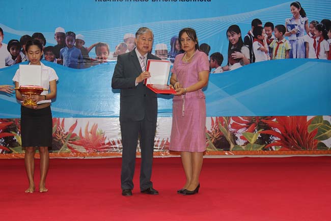มหกรรมแลกเปลี่ยนเรียนรู้โครงการยกระดับคุณภาพครูทั้งระบบโดยใช้กระบวนการสร้างระบบพี่เลี้ยง ( Coaching and Mentoring ) วันศุกร์ที่ 11 ตุลาคม 2556 ณ มหาวิทยาลัยทักษิณ วิทยาเขตสงขลา ภาพที่ 334