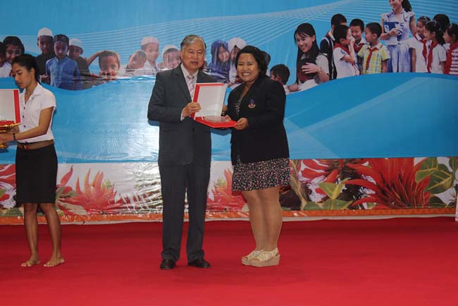 มหกรรมแลกเปลี่ยนเรียนรู้โครงการยกระดับคุณภาพครูทั้งระบบโดยใช้กระบวนการสร้างระบบพี่เลี้ยง ( Coaching and Mentoring ) วันศุกร์ที่ 11 ตุลาคม 2556 ณ มหาวิทยาลัยทักษิณ วิทยาเขตสงขลา ภาพที่ 342
