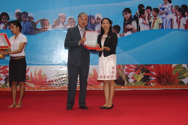 มหกรรมแลกเปลี่ยนเรียนรู้โครงการยกระดับคุณภาพครูทั้งระบบโดยใช้กระบวนการสร้างระบบพี่เลี้ยง ( Coaching and Mentoring ) วันศุกร์ที่ 11 ตุลาคม 2556 ณ มหาวิทยาลัยทักษิณ วิทยาเขตสงขลา ภาพที่ 344