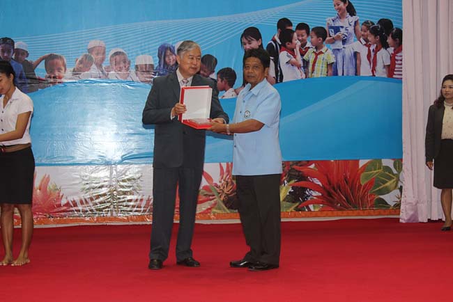 มหกรรมแลกเปลี่ยนเรียนรู้โครงการยกระดับคุณภาพครูทั้งระบบโดยใช้กระบวนการสร้างระบบพี่เลี้ยง ( Coaching and Mentoring ) วันศุกร์ที่ 11 ตุลาคม 2556 ณ มหาวิทยาลัยทักษิณ วิทยาเขตสงขลา ภาพที่ 351