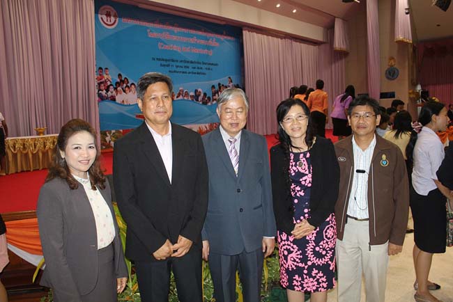 มหกรรมแลกเปลี่ยนเรียนรู้โครงการยกระดับคุณภาพครูทั้งระบบโดยใช้กระบวนการสร้างระบบพี่เลี้ยง ( Coaching and Mentoring ) วันศุกร์ที่ 11 ตุลาคม 2556 ณ มหาวิทยาลัยทักษิณ วิทยาเขตสงขลา ภาพที่ 419
