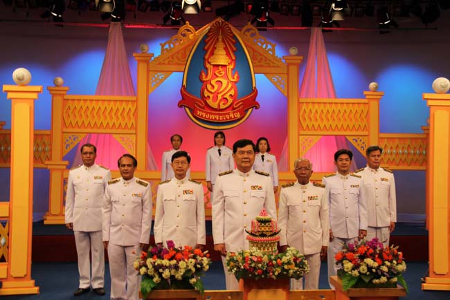 คณะผู้บริหารมหาวิทยาลัยทักษิณเข้าร่วมบันทึกเทปรายการพิเศษ ถวายพระพร “86 พรรษา มหาราชัน” ณ ห้องส่ง สถานีวิทยุโทรทัศน์แห่งประเทศไทย ช่อง 11 หาดใหญ่ อำเภอหาดใหญ่ จังหวัดสงขลา ภาพที่ 3