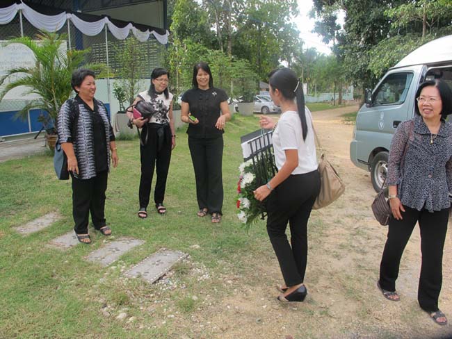 ร่วมงานฌาปนกิจมารดาบุคลากรสำนักงานคณะวิทยาศาสตร์