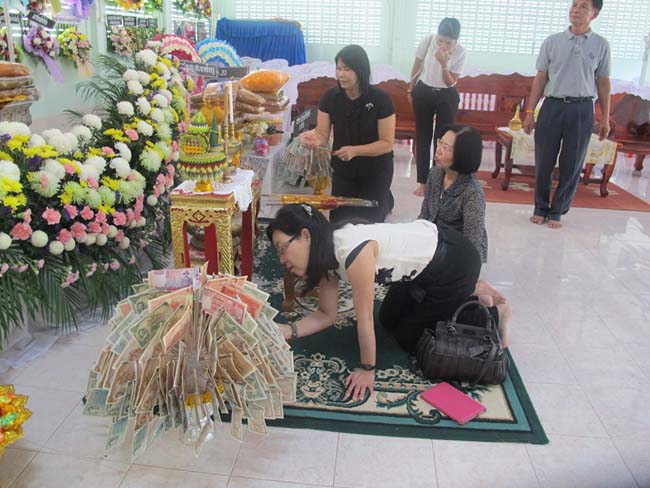 ร่วมงานฌาปนกิจมารดาบุคลากรสำนักงานคณะวิทยาศาสตร์ ภาพที่ 5