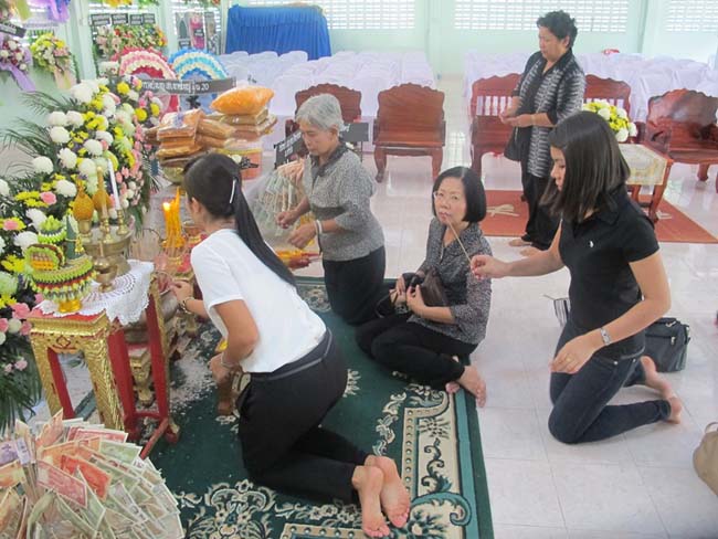 ร่วมงานฌาปนกิจมารดาบุคลากรสำนักงานคณะวิทยาศาสตร์ ภาพที่ 8