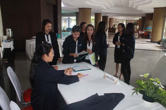 โครงการสัมมนาเชิงปฏิบัติการจัดทำแผนกลยุทธ์พัฒนาสำนักงานคณะศึกษาศาสตร์ ระหว่างวันที่ 29-30 กรกฎาคม 2556 ภาพที่ 2