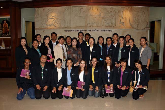 ผู้บริหารและบุคลากรคณะศึกษาศาสตร์ ศึกษาดูงานวิทยาลัยครุศาสตร์ มหาวิทยาลัยธุรกิจบัณฑิตย์ กรุงเทพมหานคร เมื่อวันที่ 6 กันยายน 2556 ภาพที่ 2