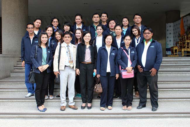 ผู้บริหารและบุคลากรคณะศึกษาศาสตร์ ศึกษาดูงานวิทยาลัยครุศาสตร์ มหาวิทยาลัยธุรกิจบัณฑิตย์ กรุงเทพมหานคร เมื่อวันที่ 6 กันยายน 2556 ภาพที่ 7