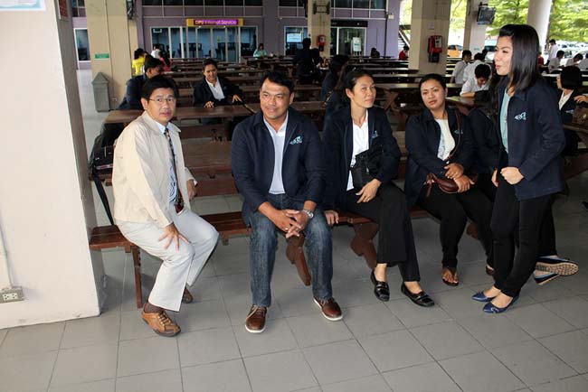 ผู้บริหารและบุคลากรคณะศึกษาศาสตร์ ศึกษาดูงานวิทยาลัยครุศาสตร์ มหาวิทยาลัยธุรกิจบัณฑิตย์ กรุงเทพมหานคร เมื่อวันที่ 6 กันยายน 2556 ภาพที่ 13