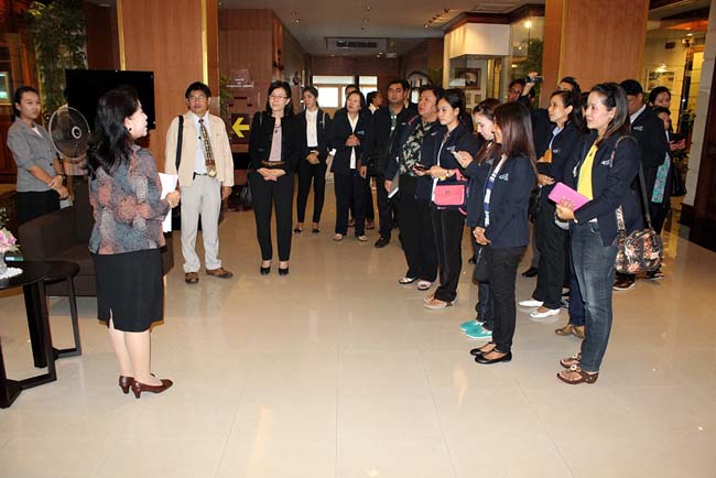 ผู้บริหารและบุคลากรคณะศึกษาศาสตร์ ศึกษาดูงานวิทยาลัยครุศาสตร์ มหาวิทยาลัยธุรกิจบัณฑิตย์ กรุงเทพมหานคร เมื่อวันที่ 6 กันยายน 2556 ภาพที่ 17