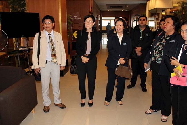 ผู้บริหารและบุคลากรคณะศึกษาศาสตร์ ศึกษาดูงานวิทยาลัยครุศาสตร์ มหาวิทยาลัยธุรกิจบัณฑิตย์ กรุงเทพมหานคร เมื่อวันที่ 6 กันยายน 2556 ภาพที่ 19