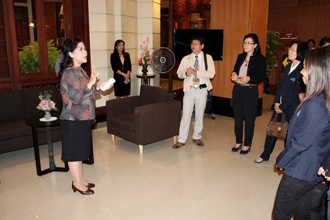 ผู้บริหารและบุคลากรคณะศึกษาศาสตร์ ศึกษาดูงานวิทยาลัยครุศาสตร์ มหาวิทยาลัยธุรกิจบัณฑิตย์ กรุงเทพมหานคร เมื่อวันที่ 6 กันยายน 2556 ภาพที่ 26