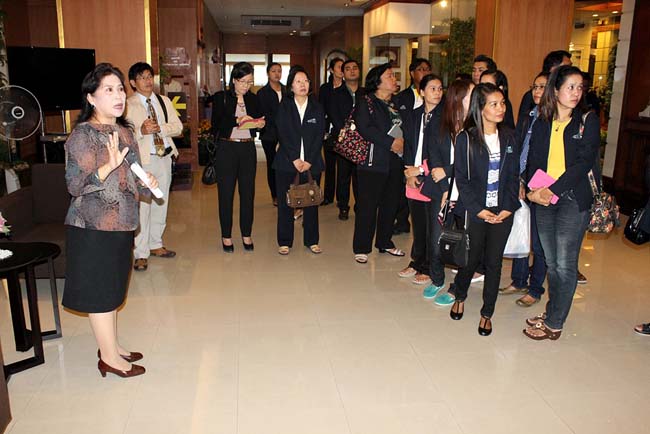 ผู้บริหารและบุคลากรคณะศึกษาศาสตร์ ศึกษาดูงานวิทยาลัยครุศาสตร์ มหาวิทยาลัยธุรกิจบัณฑิตย์ กรุงเทพมหานคร เมื่อวันที่ 6 กันยายน 2556 ภาพที่ 27